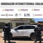 Grupo Interinstitucional asegura vehículo con reporte de robo y arma de fuego en Navolato