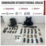 Tras agresión en Culiacán, Grupo Interinstitucional asegura a 2 civiles, un vehículo, armas, cargadores, cartuchos y equipo táctico