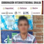 En Culiacán, el Grupo Interinstitucional asegura a un civil que circulaba en motocicleta con un reporte de robo reciente; además, cuenta con una orden de aprehensión