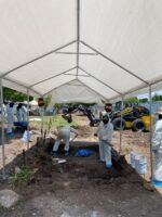 Por tercer día consecutivo, personal forense trabaja en la recuperación de cuerpos de la fosa común del Panteón 21 de Marzo, en Culiacán