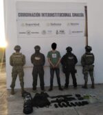 En Mocorito, el grupo interinstitucional detuvo a una persona y aseguró vehículos blindados, armas, municiones y equipo táctico