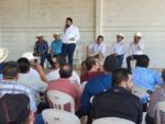 Con productores de Angostura analiza Ismael Bello Esquivel alternativas de mejoras al campo sinaloense