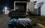 En Navolato, el Grupo Interinstitucional asegura 2 vehículos, arma larga, ponchallantas y sustancias En Navolato, el Grupo Interinstitucional asegura 2 vehículos, arma larga, ponchallantas y sustancias