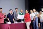 Secretario de Salud entrega certificados a escuelas y entornos laborales por fomentar estilos de vida saludables en Sinaloa