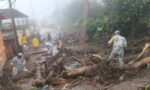 Suman 64 personas fallecidas tras fuertes lluvias