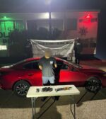 En un punto de revisión, el Grupo Interinstitucional detiene a un hombre con un fusil y municiones