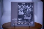 El libro “Sin miedo a la luz”, de Pedro Valtierra, muestra la vida sin maquillaje