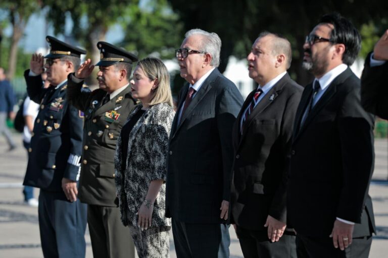 Gobernador Rocha encabeza ceremonia por aniversario de los caídos en la lucha por la democracia en Tlatelolco