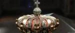 Corona de la emperatriz Eugenia regresa al Louvre tras robo