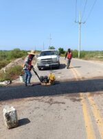 Reparados socavones en la carretera Rosario-Caimanero: Obras Públicas
