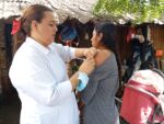Realiza Secretaría de Salud jornada de vacunación contra el sarampión en Isla del Bosque, Escuinapa