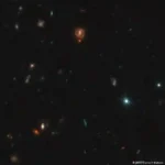 Misteriosos “pequeños puntos rojos” esconden agujeros negros