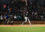 Tomateros cede terreno, pero mantiene la pelea