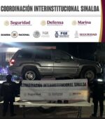 Grupo Interinstitucional asegura camioneta blindada con placas sobrepuestas, cargadores y municiones en Aguaruto, Culiacán