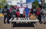 El Grupo Interinstitucional recupera un vehículo con reporte de robo y detiene a dos civiles armados en Culiacán