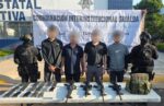En Culiacán, el Grupo Interinstitucional detuvo a 4 civiles en posesión de fusiles, cargadores, cartuchos y 2 vehículos