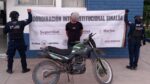 El Grupo Interinstitucional detiene a un individuo en Culiacán, que viajaba en motocicleta con reporte de robo