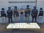 En Culiacán, el Grupo Interinstitucional detuvo a una mujer; le aseguraron cigarros y dosis de presunta droga, así como dinero en efectivo En Culiacán, el Grupo Interinstitucional detuvo a una mujer; le aseguraron cigarros y dosis de presunta droga, así como dinero en efectivo