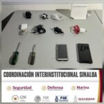 Dosis de presunta droga, celulares, cargadores y puntas, algunos de los objetos asegurados este domingo en el penal de Culiacán Dosis de presunta droga, celulares, cargadores y puntas, algunos de los objetos asegurados este domingo en el penal de Culiacán