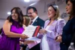 Entrega la gobernadora Yeraldine la medalla “Maestro Rafael Ramírez” a docentes con 30 años de servicio Entrega la gobernadora Yeraldine la medalla “Maestro Rafael Ramírez” a docentes con 30 años de servicio