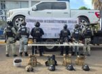 El Grupo Interinstitucional asegura armamento, equipo táctico y un vehículo blindado con sistema para arrojar ponchallantas El Grupo Interinstitucional asegura armamento, equipo táctico y un vehículo blindado con sistema para arrojar ponchallantas