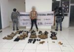Tras agresión con disparos de arma de fuego en Culiacán, el Grupo Interinstitucional detuvo a 4 civiles y aseguró armas, municiones, equipo táctico y vehículos; además, un presunto agresor resultó reducido Tras agresión con disparos de arma de fuego en Culiacán, el Grupo Interinstitucional detuvo a 4 civiles y aseguró armas, municiones, equipo táctico y vehículos; además, un presunto agresor resultó reducido