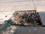 Basura y toallitas húmedas provocan taponamientos en drenaje durante lluvias: alcaldesa Basura y toallitas húmedas provocan taponamientos en drenaje durante lluvias: alcaldesa