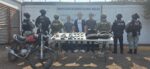 Tres hombres, entre ellos un menor de edad, fueron detenidos por el Grupo Interinstitucional en posesión de fusiles, cargadores, cartuchos y equipo táctico, en Culiacán Tres hombres, entre ellos un menor de edad, fueron detenidos por el Grupo Interinstitucional en posesión de fusiles, cargadores, cartuchos y equipo táctico, en Culiacán