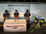 Civil armado fue detenido en Culiacán por el Grupo Interinstitucional cuando transitaba en una motocicleta Civil armado fue detenido en Culiacán por el Grupo Interinstitucional cuando transitaba en una motocicleta