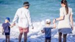 Atender el celular durante las vacaciones significa un distractor al cuidar a menores de edad Atender el celular durante las vacaciones significa un distractor al cuidar a menores de edad