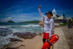 Salvavidas de la SSPM pone a salvo a dos personas con dificultad para salir del mar Salvavidas de la SSPM pone a salvo a dos personas con dificultad para salir del mar