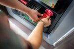 ¡Cuidado con los desplazadores de tarjetas en cajeros! Denuncia al 911 o 089 presencia de personas sospechosas ¡Cuidado con los desplazadores de tarjetas en cajeros! Denuncia al 911 o 089 presencia de personas sospechosas