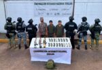 Tras reporte ciudadano, el Grupo Interinstitucional detiene a tres civiles con armas largas, cargadores y municiones, en Mazatlán Tras reporte ciudadano, el Grupo Interinstitucional detiene a tres civiles con armas largas, cargadores y municiones, en Mazatlán