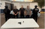 El Grupo Interinstitucional detiene a tres masculinos; iban en vehículo robado y llevaban un arma El Grupo Interinstitucional detiene a tres masculinos; iban en vehículo robado y llevaban un arma