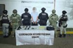 En Culiacán, Grupo Interinstitucional detiene a un hombre; le aseguran armas de fuego y dosis de presunta metanfetamina En Culiacán, Grupo Interinstitucional detiene a un hombre; le aseguran armas de fuego y dosis de presunta metanfetamina